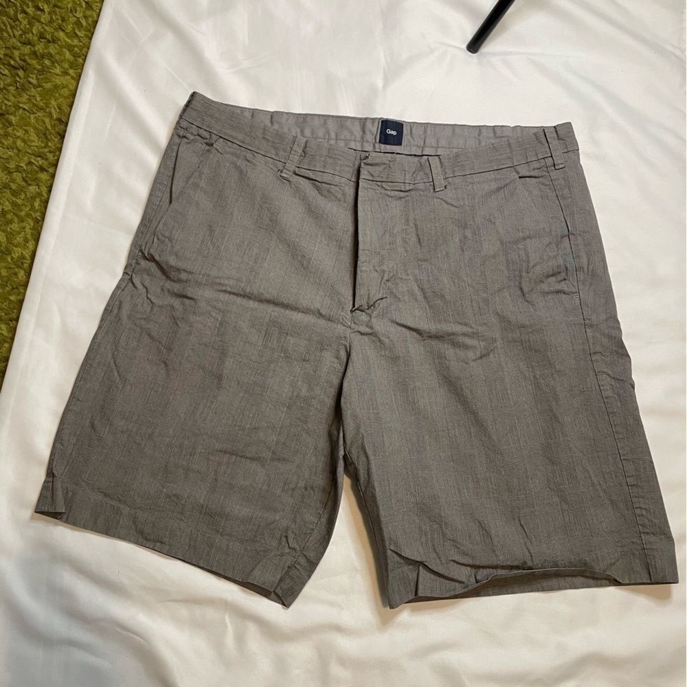 Men’s Gap size 36 gray shorts